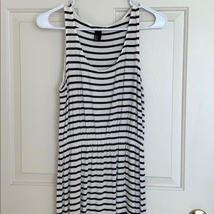 White and black sleeveless dress